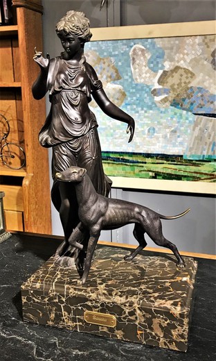 Антикварная скульптура «Девушка с собакой»