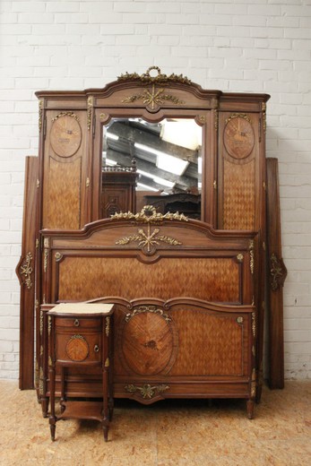 Старинная мебель - спальный гарнитур из 3 предметов: шкаф, кровать, тумбочка. Франция, 19 век.