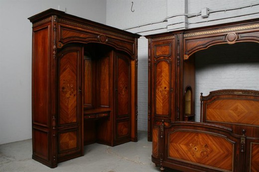 Спальный гарнитур Людовик XVI из 3 предметов 20 века (1940-е гг). Антиквариат, мебель из Европы, Франция.