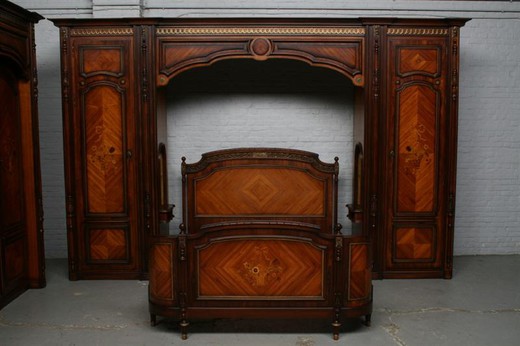 Спальный гарнитур Людовик XVI из 3 предметов 20 века (1940-е гг). Антикварная мебель из Европы, Франция.