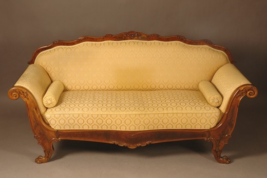 Антикварный диван в стиле Бидермайер. Выполнен из красного дерева. Европа, 19 век (1850-е гг). Купить в Москве.