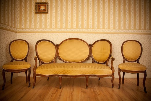 Антиквариат диван с двумя креслами в стиле Луи Филипп. Предметы мебели выполнены из дерева (палисандр, розовое дерево). Скандинавия, 19 век (1890-е гг).