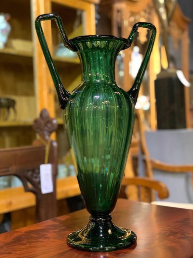 Антикварная ваза в стиле Модерн