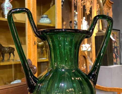 Антикварная ваза в стиле Модерн