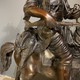 Большая скульптура на пьедестале «Охотник с добычей»