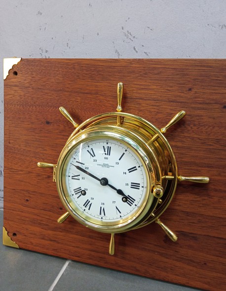 Ship's chronograph with barometer