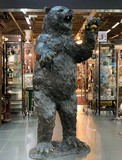 Большая бронзовая скульптура медведя