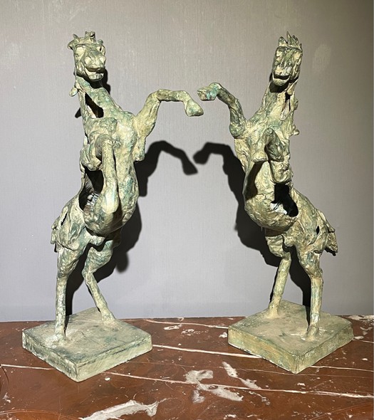 Парные скульптуры лошадей