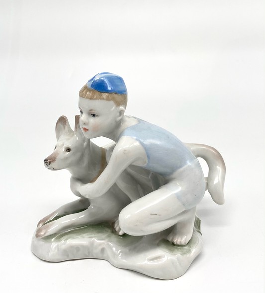 Винтажная скульптура «Пограничник с собакой» ЛФЗ