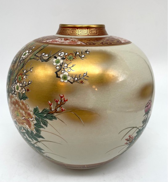 Antique vase Kutani