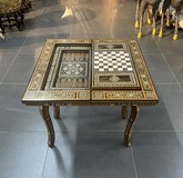 Винтажный игровой столик 
с мозаикой