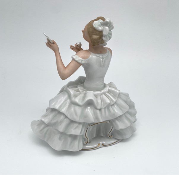 Vintage figurine
  "Ballerina"