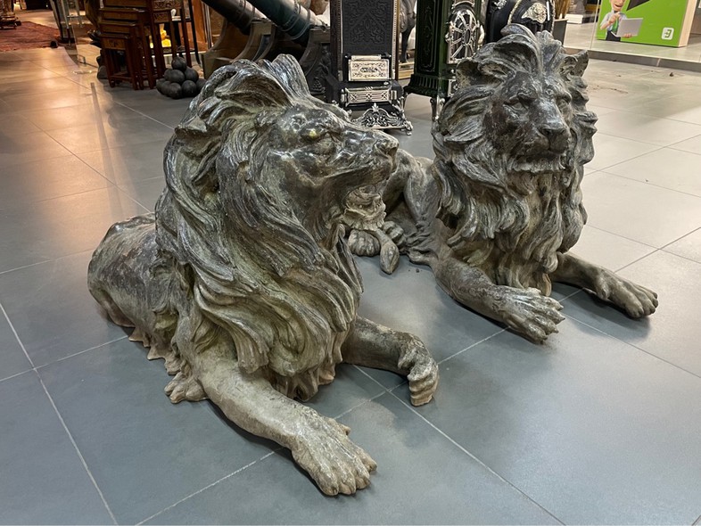 Старинные парные скульптуры «Львы»