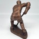Винтажная скульптура «Хоккеист»