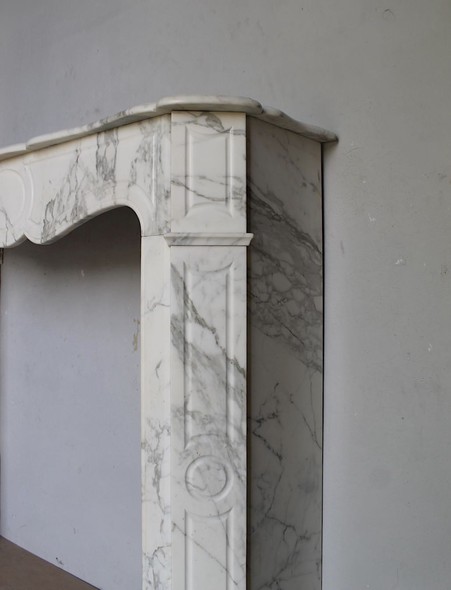Антикварный каминный портал Помпадур