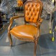 Антикварное кожаное кресло