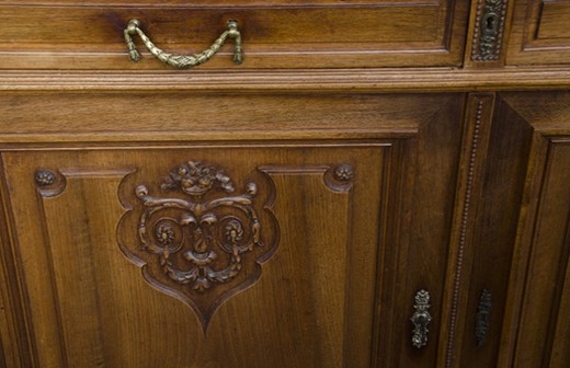 Мебель антиквариат - шкаф-буфет Людовик XVI. Выполнен из дерева (орех) в стиле рококо. Конец 19 века. Купить в Москве