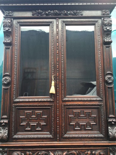 Антикварная витрина. Европа, XIX век.