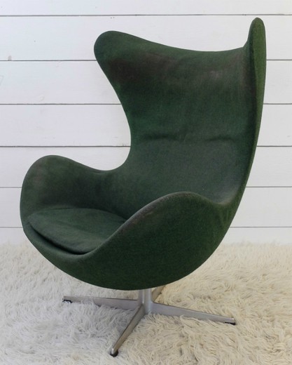 винтажное кресло из ткани, 20 век