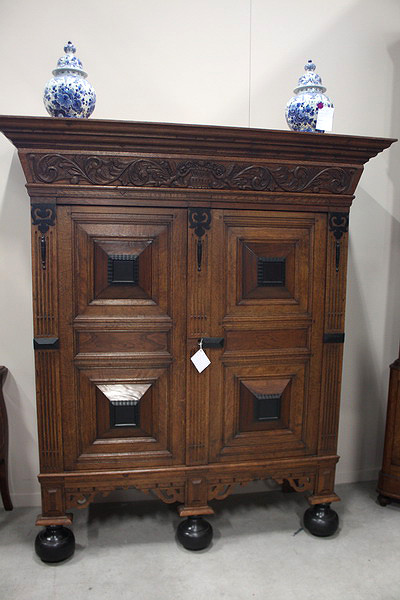 Антикварная мебель: шкаф старинный в стиле Арт-деко. Купить в Москве.
