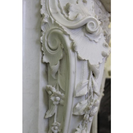 винтажный камин в стиле рококо Людовика XV из белого каррарского мрамора купить в Москве