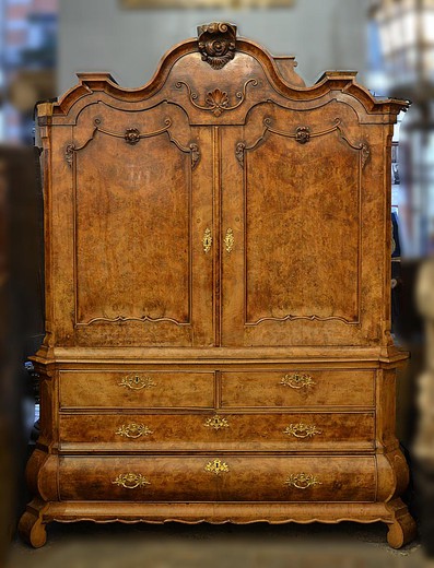 антикварный шкаф из ореха в стиле Людовика XV купить в Москве