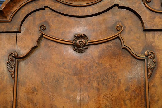 антикварная мебель в стиле Людовика XV из ореха с золоченой бронзой купить в Москве