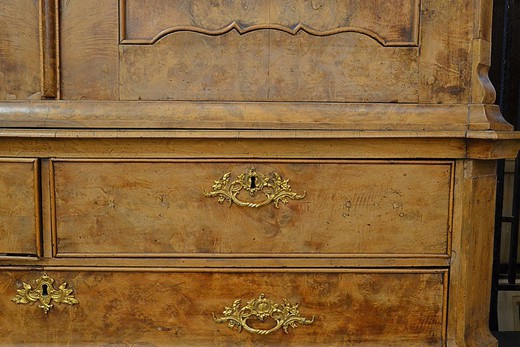 старинная мебель в стиле Людовика XV из ореха с золоченой бронзой купить в Москве
