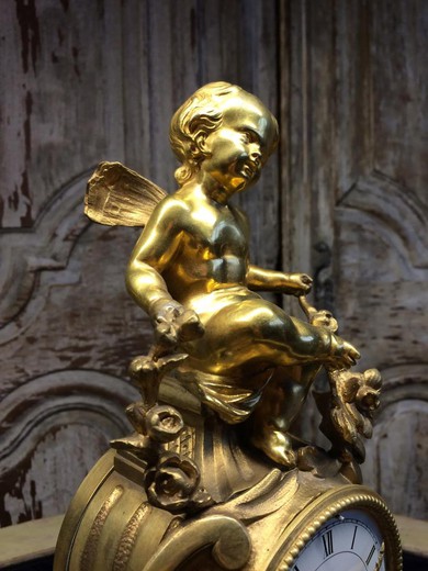 антикварная галерея часов предметов декора и интерьера в стиле Людовика XV из золоченой бронзы в Москве