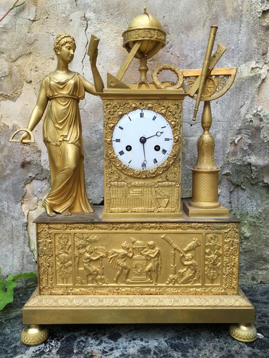 антикварные каминные часы астрономия в стиле ампир из золоченой бронзы купить в Москве