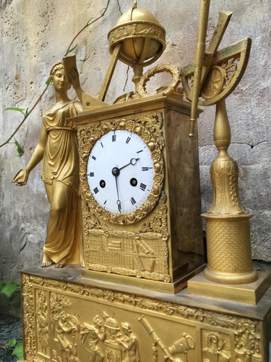 винтажные каминные часы астрономия в стиле ампир из золоченой бронзы купить в Москве