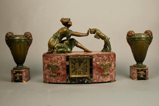 антикварные каминные часы в стиле арт-деко из мрамора и золоченой бронзы от французского скульптора Geo Maxim купить в Москве