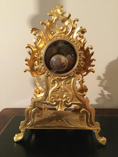 галерея старинных часов предметов декора и интерьера в стиле Людовика XV Рококо из золоченой бронзы в Москве