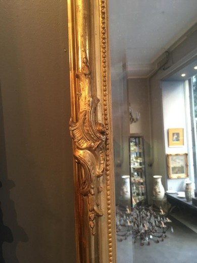 антикварное зеркало в стиле рококо, старинное зеркало в стиле людовика XV, старинное зеркало в стиле луи XV, антикварное зеркало в золоченой раме, старинное зеркало в золоченой раме, антикварное зеркало в раме из дерева с золочением
