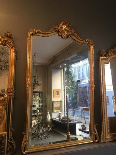 антикварное зеркало в стиле рококо, старинное зеркало в стиле людовика XV, старинное зеркало в стиле луи XV, антикварное зеркало в золоченой раме, старинное зеркало в золоченой раме, антикварное зеркало в раме из дерева с золочением