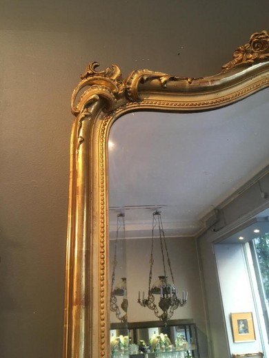 старинное зеркало в стиле людовика 15, антикварное зеркало из дерева с золочением, старинное золоченое зеркало в стиле людовика XV, старинное зеркало в стиле людовика 15, антикварное зеркало в золоченой раме купить в москве, старинное зеркало в золоченой