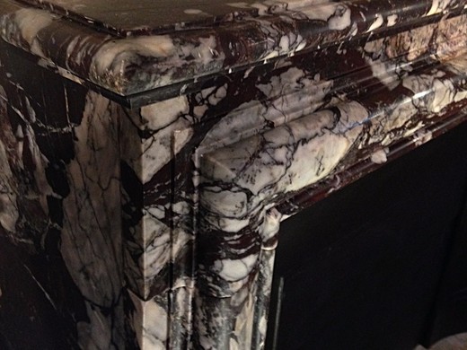 антикварная галерея мраморных каминных порталов с чугунными вставками предметов декора и интерьера в стиле Людовика XIV в Москве
