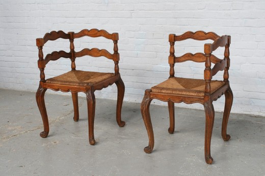 антикварные парные угловые стулья из дуба в стиле Людовика XV купить в Москве