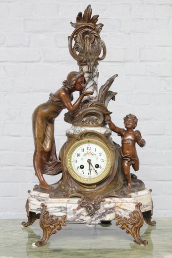 старинные каминные часы и парные канделябры в стиле Людовика XV из бронзы и мрамора купить в Москве