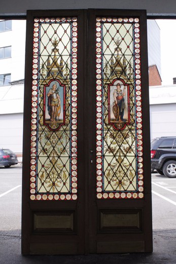 антикварные двери из массива дерева с витражами из стекла в стиле ренессанс купить в Москве