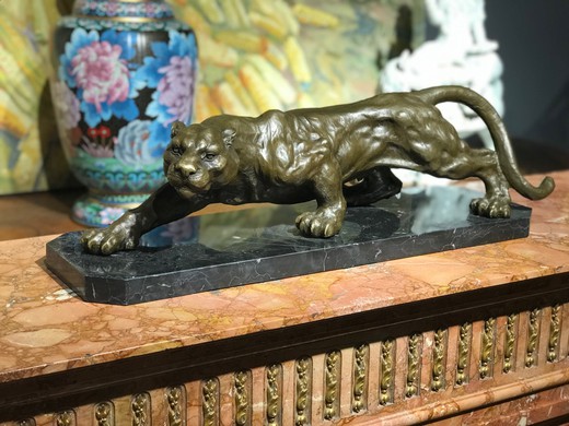 Bronze sculpture "Predator"
