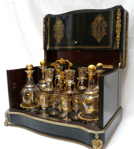 Antique liqueur set