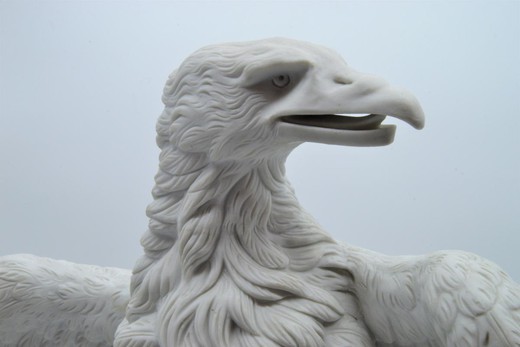 Антикварная скульптура «Орел»