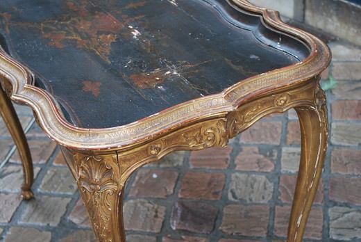 Антикварный столик в стиле шинуазри