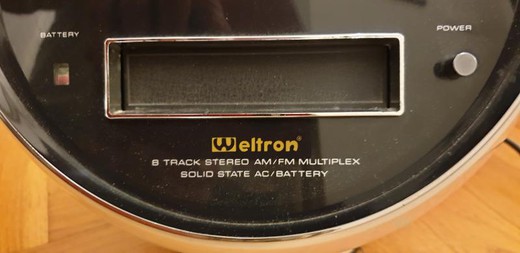 Antique weltron 2001 radio