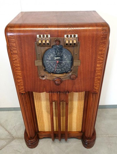 1960's Zenith Transoceanic Model Royal 3000-1 AM-FM Multiband Radio