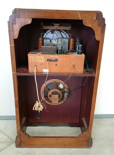 Антикварное радио Зенит, модель 6-S-362