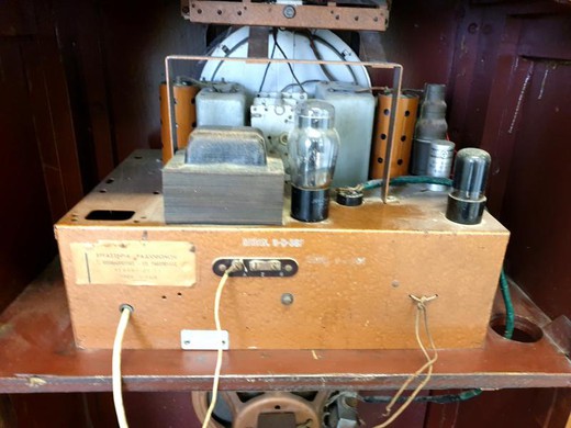 Антикварное радио Зенит, модель 6-S-362
