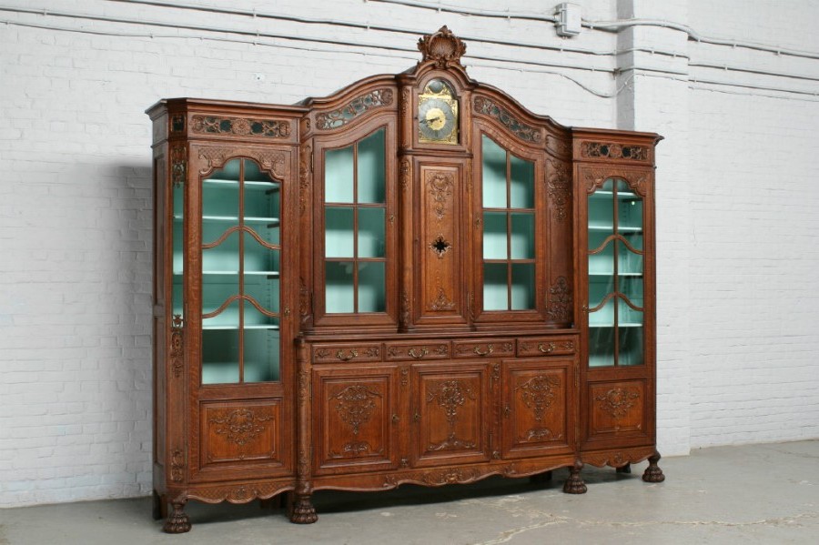 Антикварный книжный шкаф