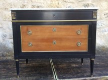 Antique chest of drawers